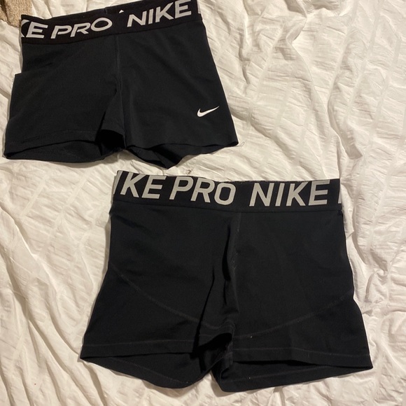 2 Nike Pros - Picture 1 of 1